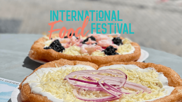 Maträtten langos, med en text där det står International Food Festival